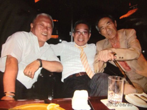 左から諸岡監督、木内会長、後藤前監督
